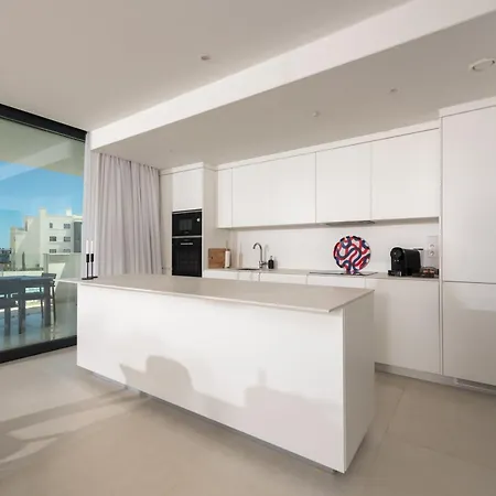 Beautiful 3 Bedroom In Higueron West *
