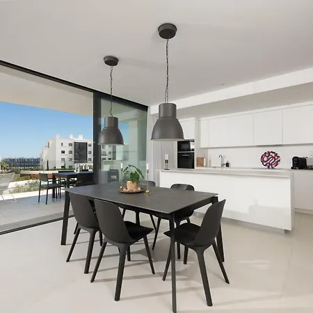 Beautiful 3 Bedroom In Higueron West Apartment