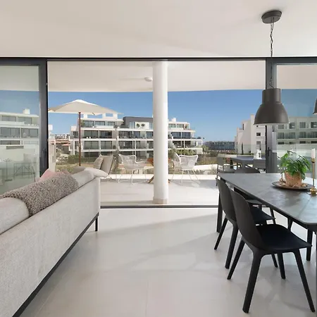Beautiful 3 Bedroom In Higueron West