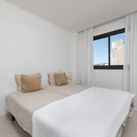 Beautiful 3 Bedroom In Higueron West Apartment *